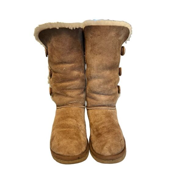 UGG Bailey Button Triplet II Boot Sheepskin Suede Chestnut Winter Warm Tall Sz 9 - Picture 7 of 8